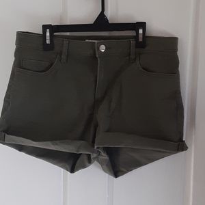 H&M army green shorts